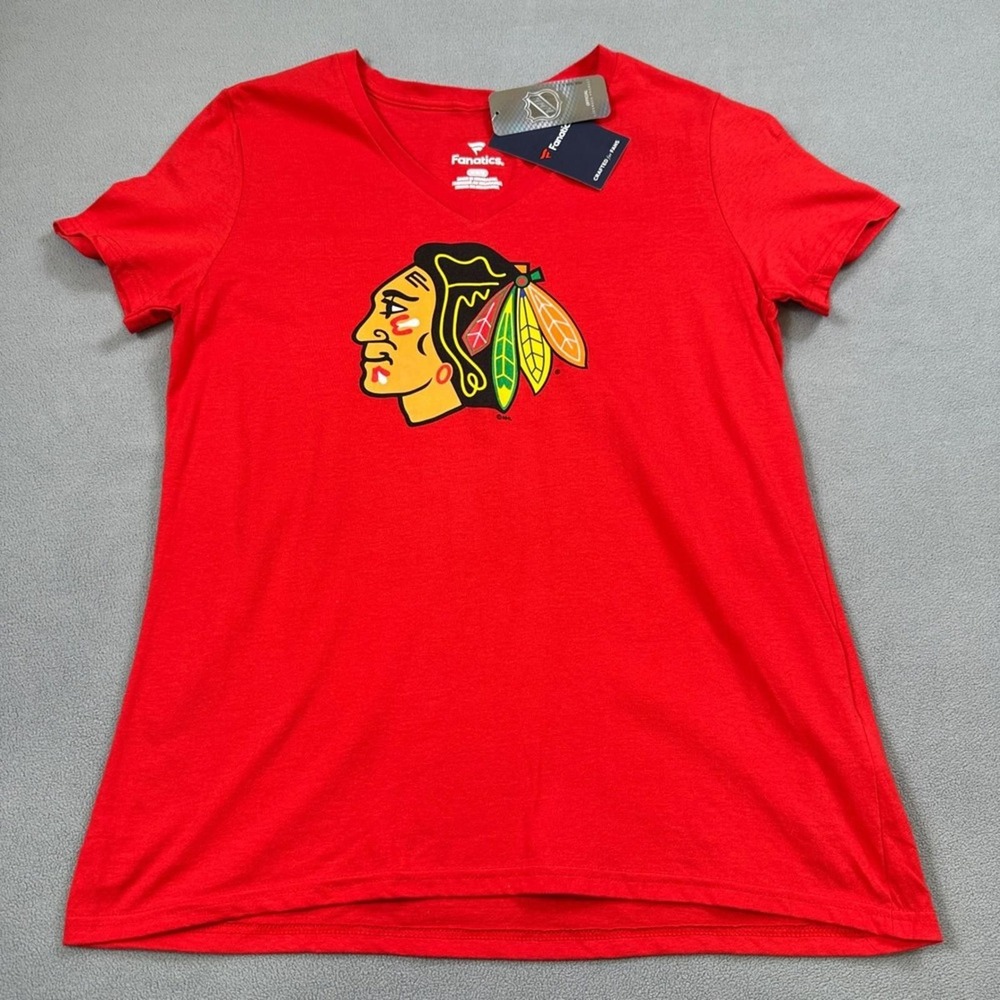 Fanatics Chicago Blackhawks Womens Red V-Neck T-Shirt Size M NHL Hockey Logo NWT